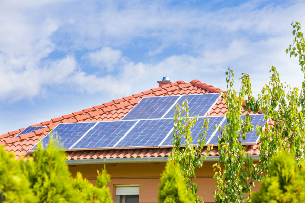 Các tấm pin mặt trời giúp làm mát nhà bạn