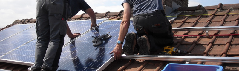 Điện mặt trời mái nhà và điện mặt trời mặt đất đều cố định pin mặt trời trên giá đỡ