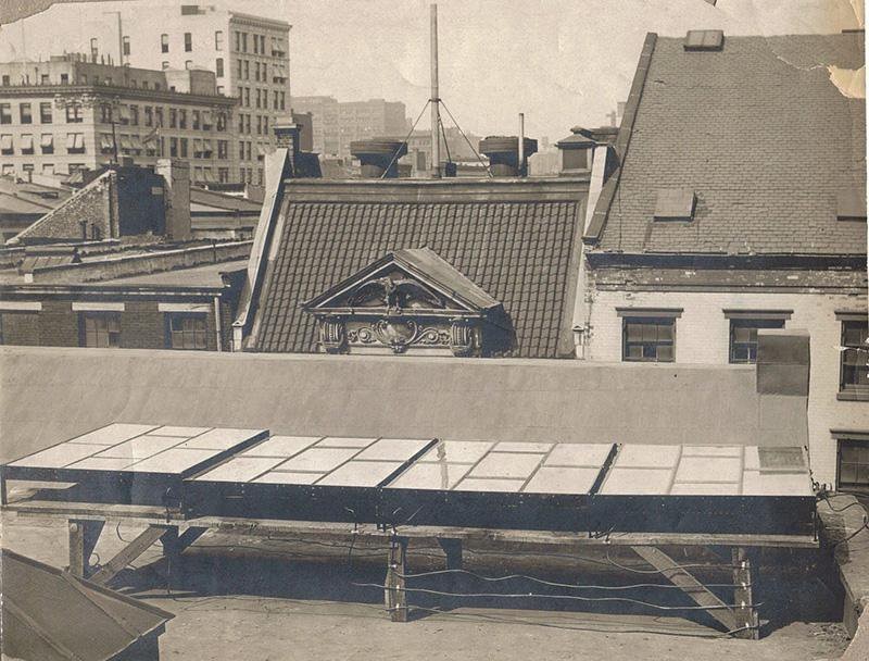Charles Fritts đã lắp đặt các tấm pin mặt trời đầu tiên trên tầng thượng của Thành phố New York vào năm 1884
